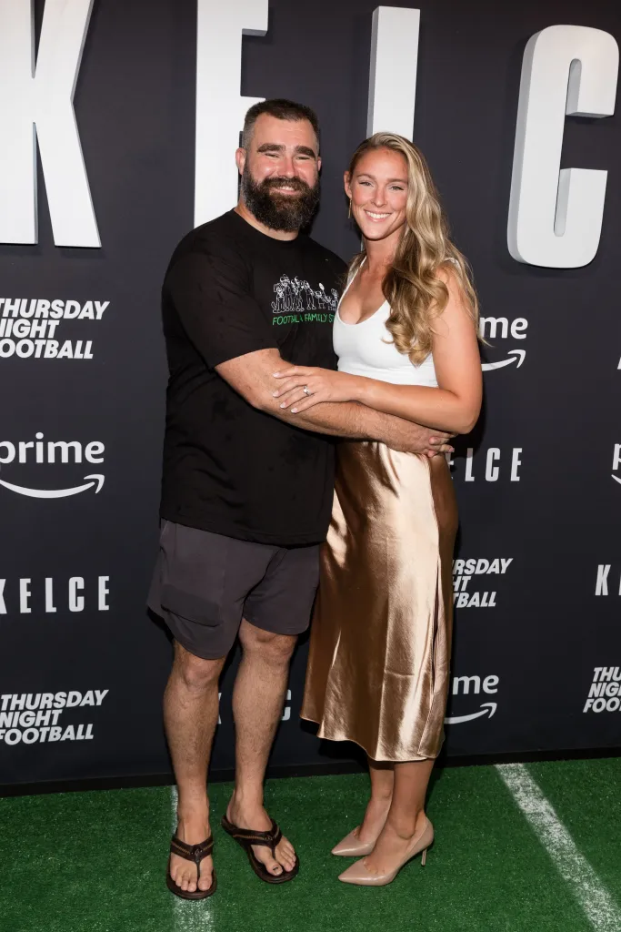 Jason Kelce and his beloved Wife Share Excitement Over Pregnancy News: “We Couldn’t Keep It Hidden” Kylie, visibly glowing with anticipation, shared her thoughts on the upcoming arrival, ” I want our boy to grow up to be like his dad, I don’t mind him being a footballer”
