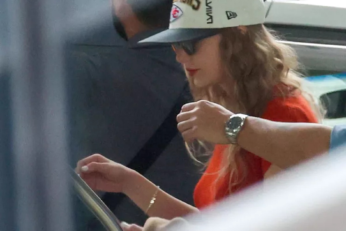 Taylor Swift Front with Kansas City Wears, Cap and TNT Bracelet in Melbourne In Nod to Travis kelce 