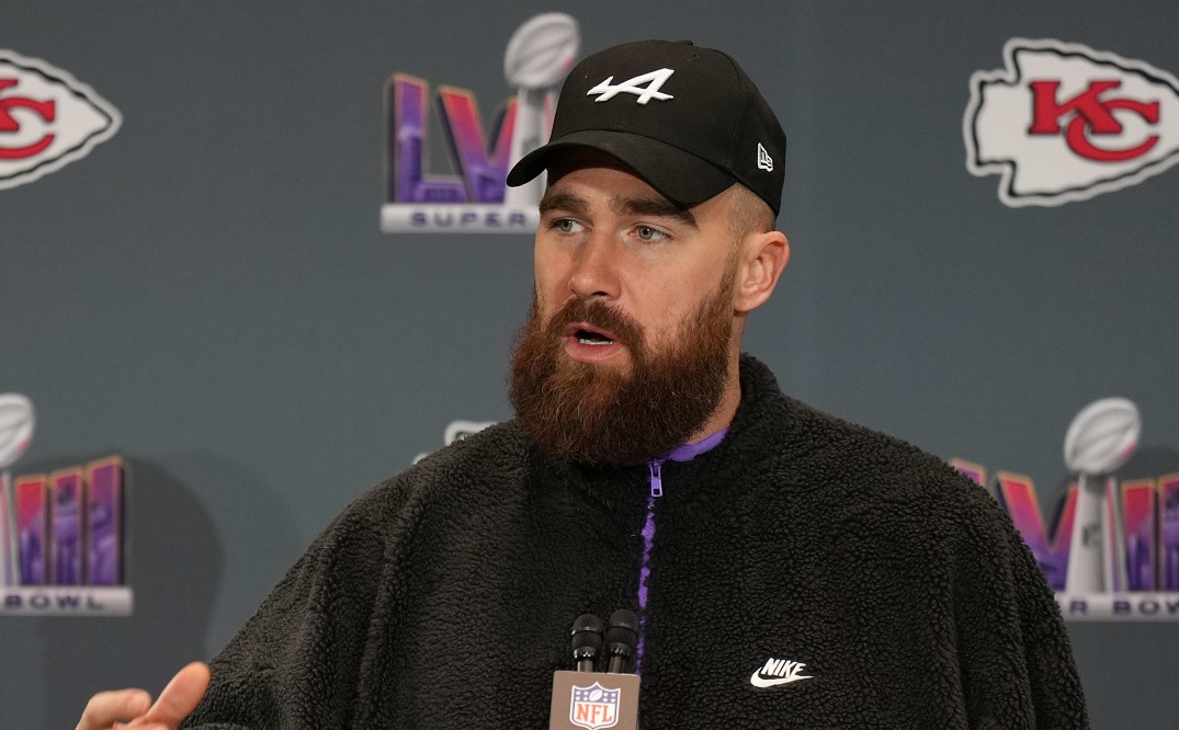 Chiefs' Travis Kelce Hosts Spelling Bee That Referenced One of His Funniest Typos
