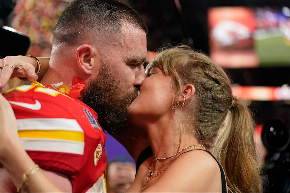 Travis Kelce breaks the bank on Taylor Swift as he Spent $27,000 on Jewelry, Dresses, and Flowers for Taylor After his official extension with the chiefs