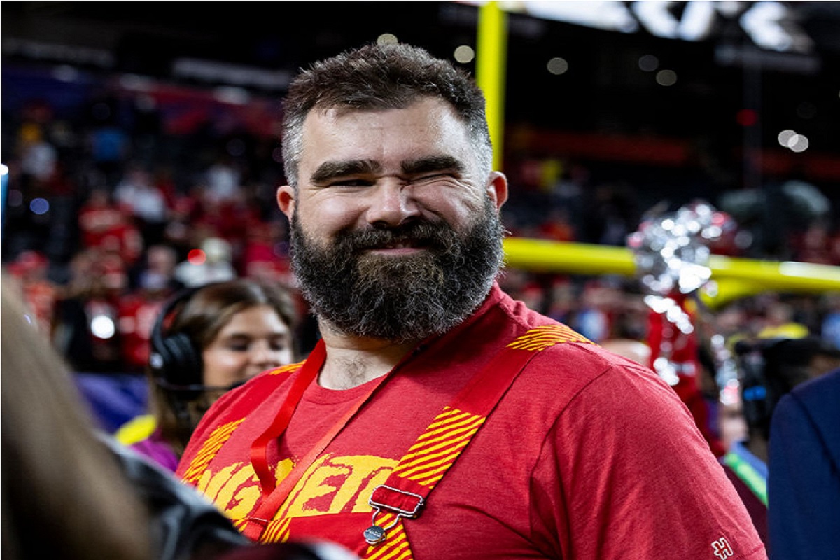 Philadelphia Eagles center Jason Kelce has always been known for his gritty on-field performances and larger-than-life personality. Recently, however, fans have been buzzing about a peculiar theory regarding his hygiene habits, and Kelce himself has added fuel to the fire