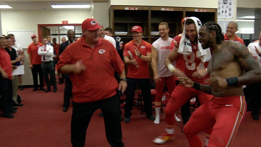 WATCH: Andy Reid and Travis kelce Danced to MICHEAL JACKSON Song in an Amazing way in the Chiefs Locker room with a Break Dance after Chiefs 25- 22 win against 49ers at the Super Bowl..