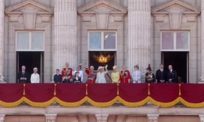 Buckingham Palace opens room with famous balcony to visitors